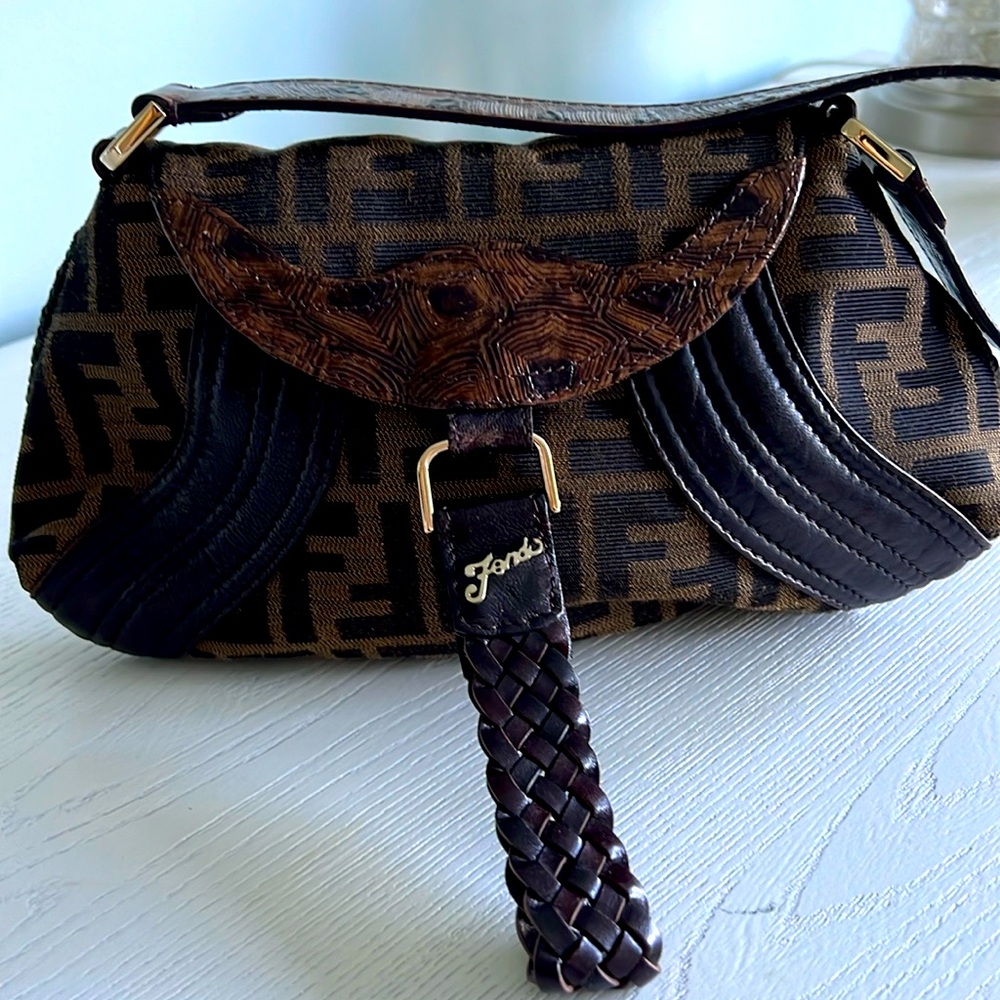 Original Fendi bag bought in Italy. 10 by 6. The band is 16 inches long.